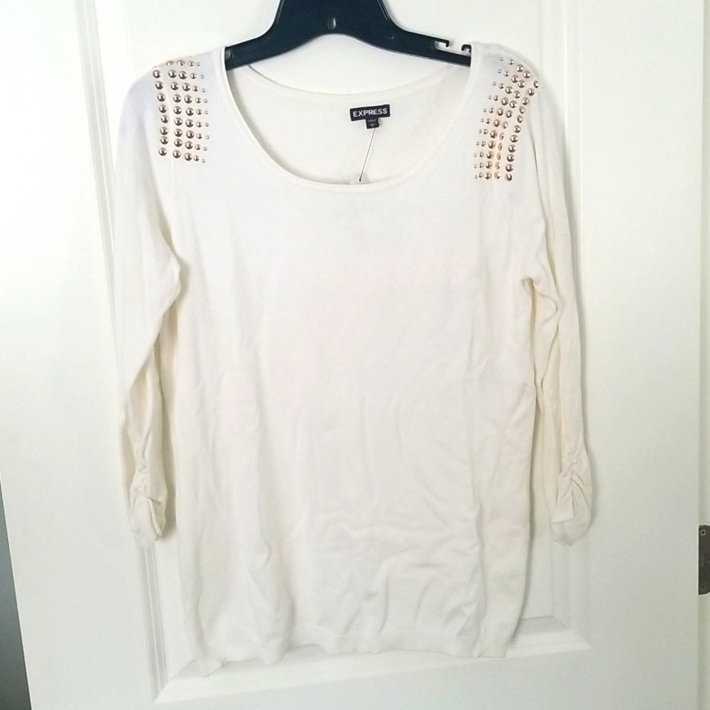 Beautiful NWT lightweight sweater with studs